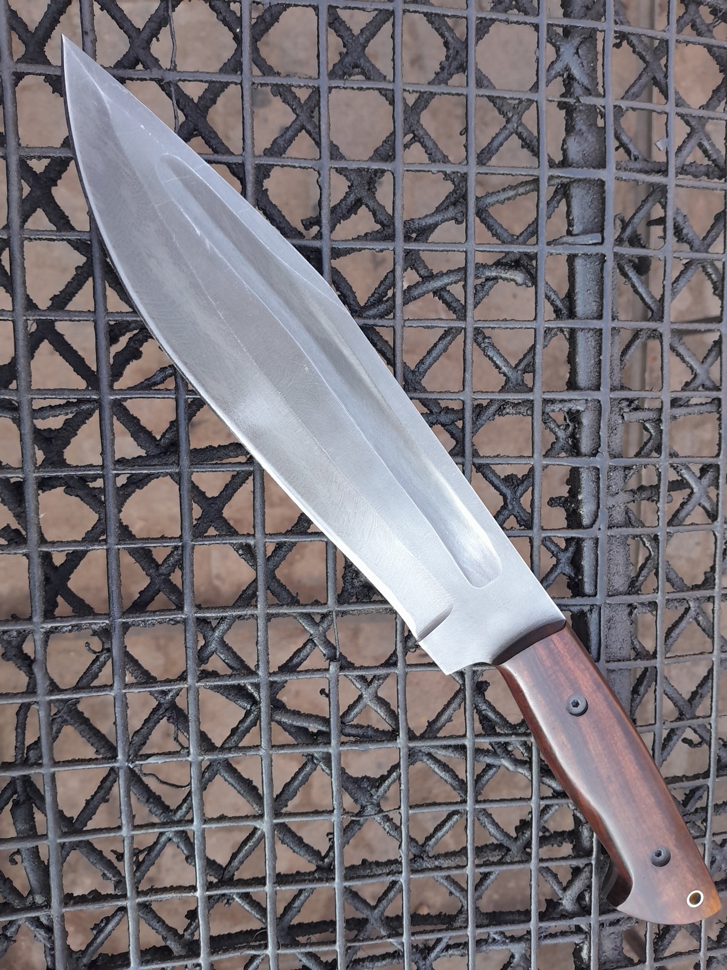 CUSTOM HANDMADE D2 TOOL STEEL BLADE HUNTING SURVIVAL CAMPING BOWIE KNIFE WOODEN HANDLE WITH LEATHER SHEATH