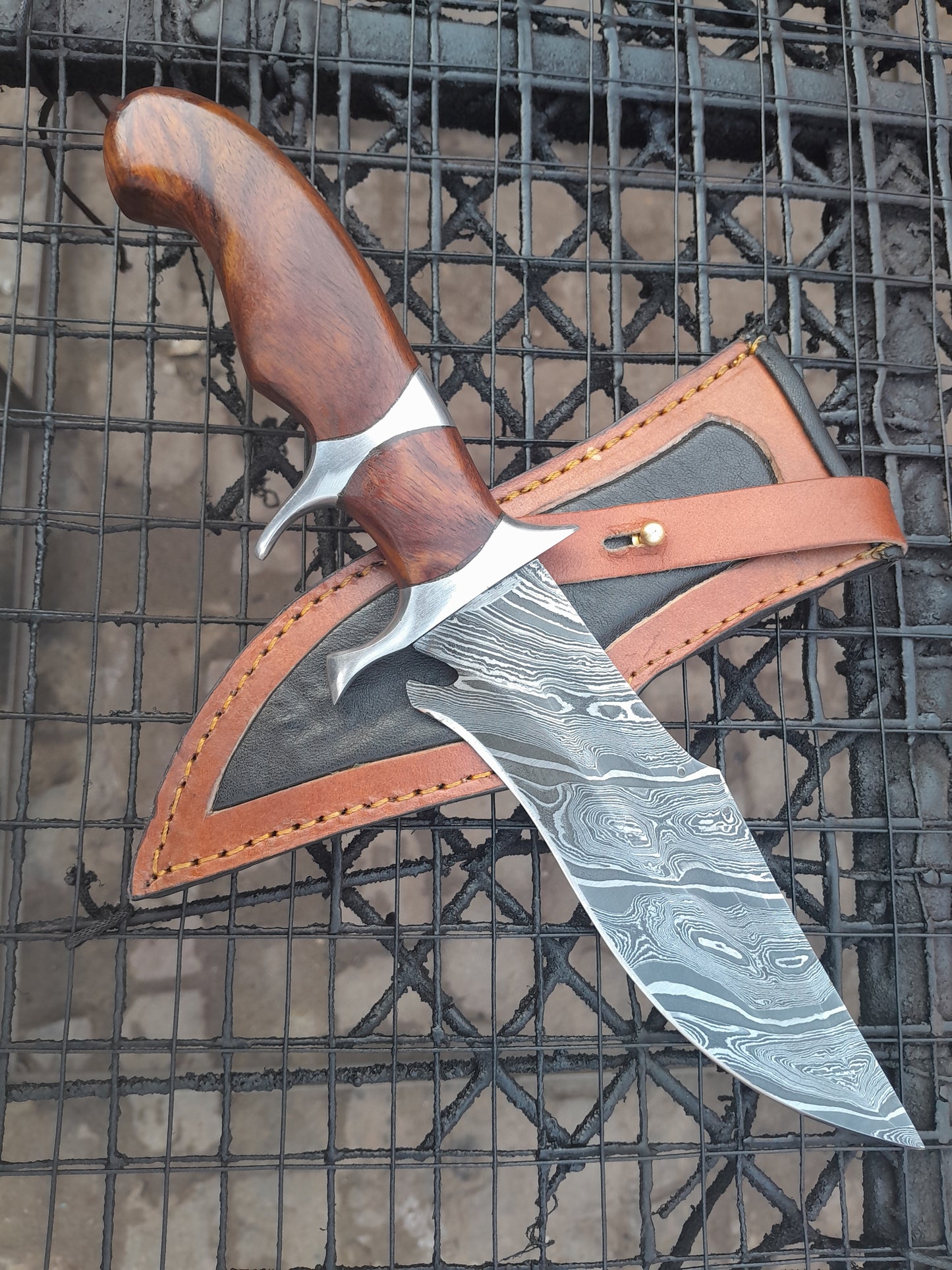 CUSTOM HANDMADE DAMASCUS STEEL BLADE SURVIVAL CAMPING HUNTING KNIFE WOODEN HANDLE WITH LEATHER SHEATH