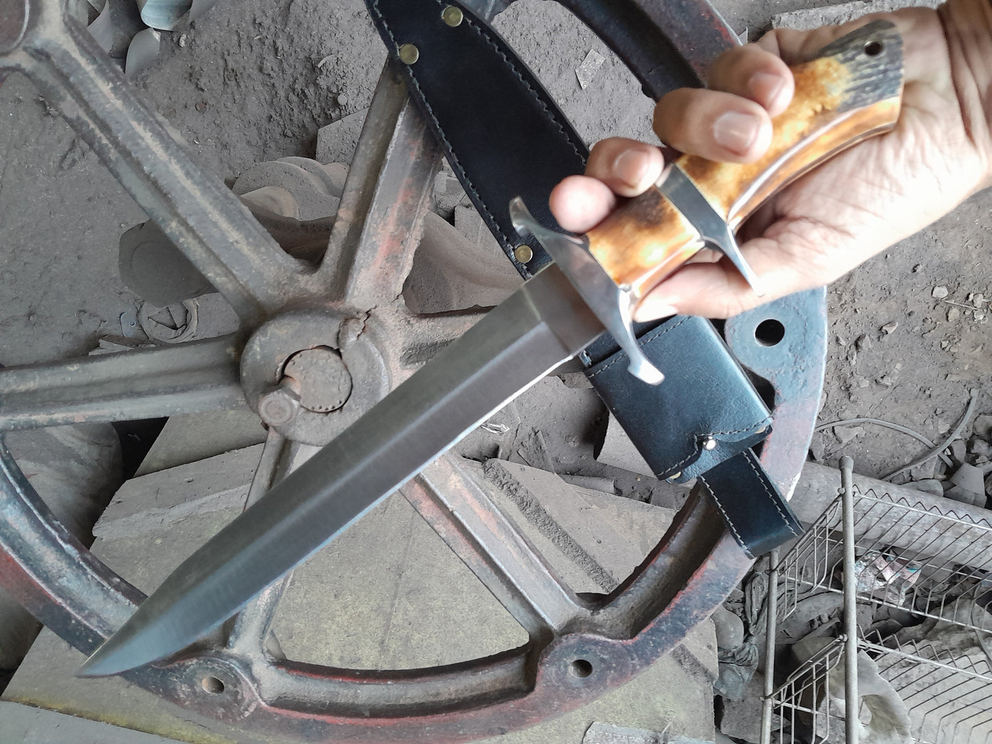 CUSTOM HANDMADE D2 TOOL STEEL BLADE HUNTING SURVIVAL CAMPING BOWIE KNIFE STAG/ANTLER HANDLE WITH LEATHER SHEATH