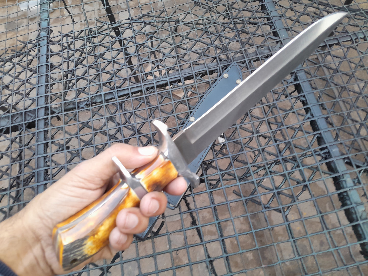 CUSTOM HANDMADE D2 TOOL STEEL BLADE HUNTING SURVIVAL CAMPING BOWIE KNIFE STAG/ANTLER HANDLE WITH LEATHER SHEATH