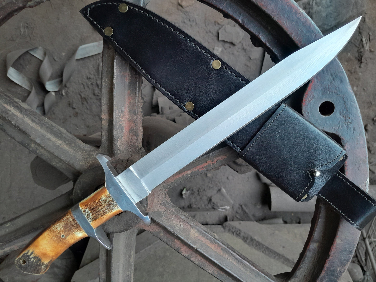 CUSTOM HANDMADE D2 TOOL STEEL BLADE HUNTING SURVIVAL CAMPING BOWIE KNIFE STAG/ANTLER HANDLE WITH LEATHER SHEATH