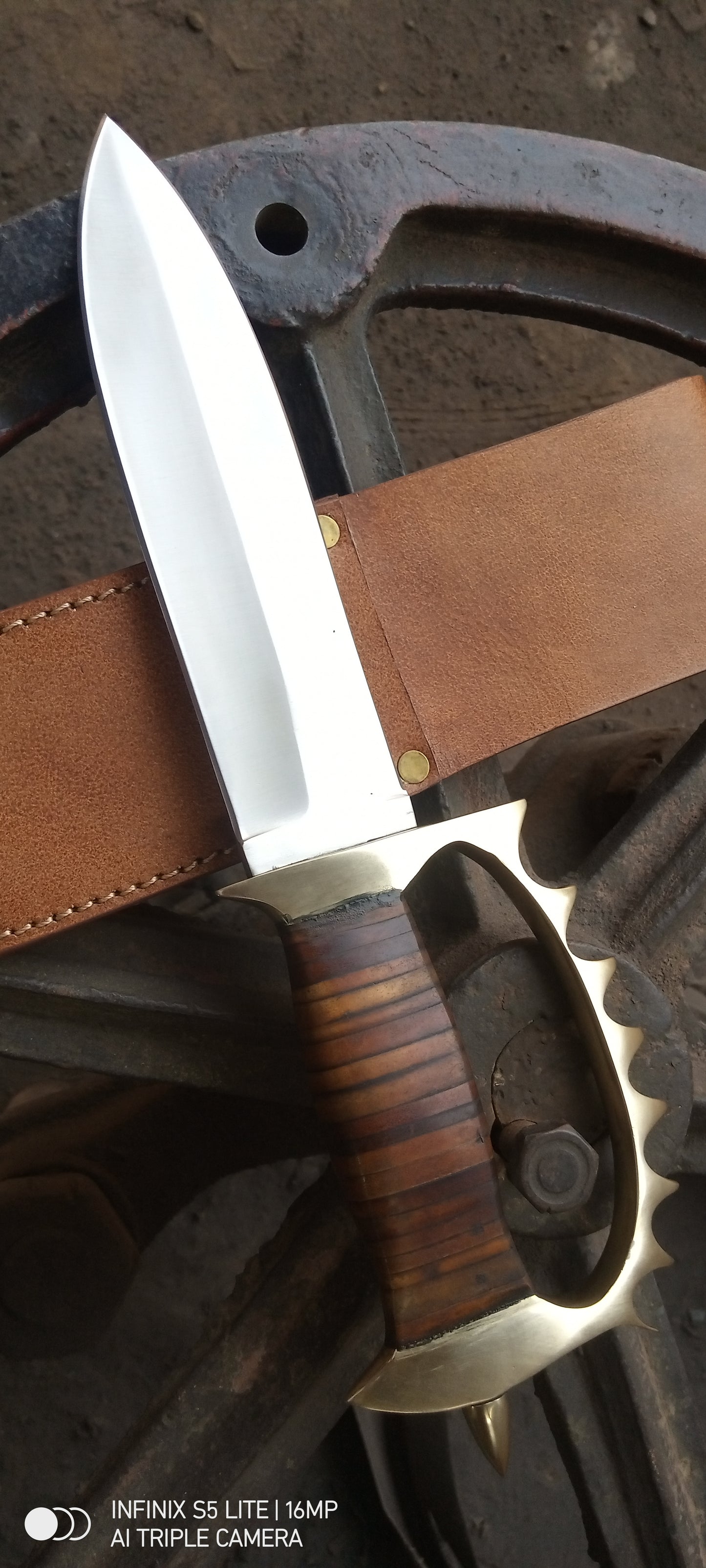 CUSTOM HANDMADE D2 TOOL STEEL BLADE HUNTING SURVIVAL CAMPING BOWIE KNIFE D GUARD BRASS & LEATHER HANDLE WITH LEATHER SHEATH
