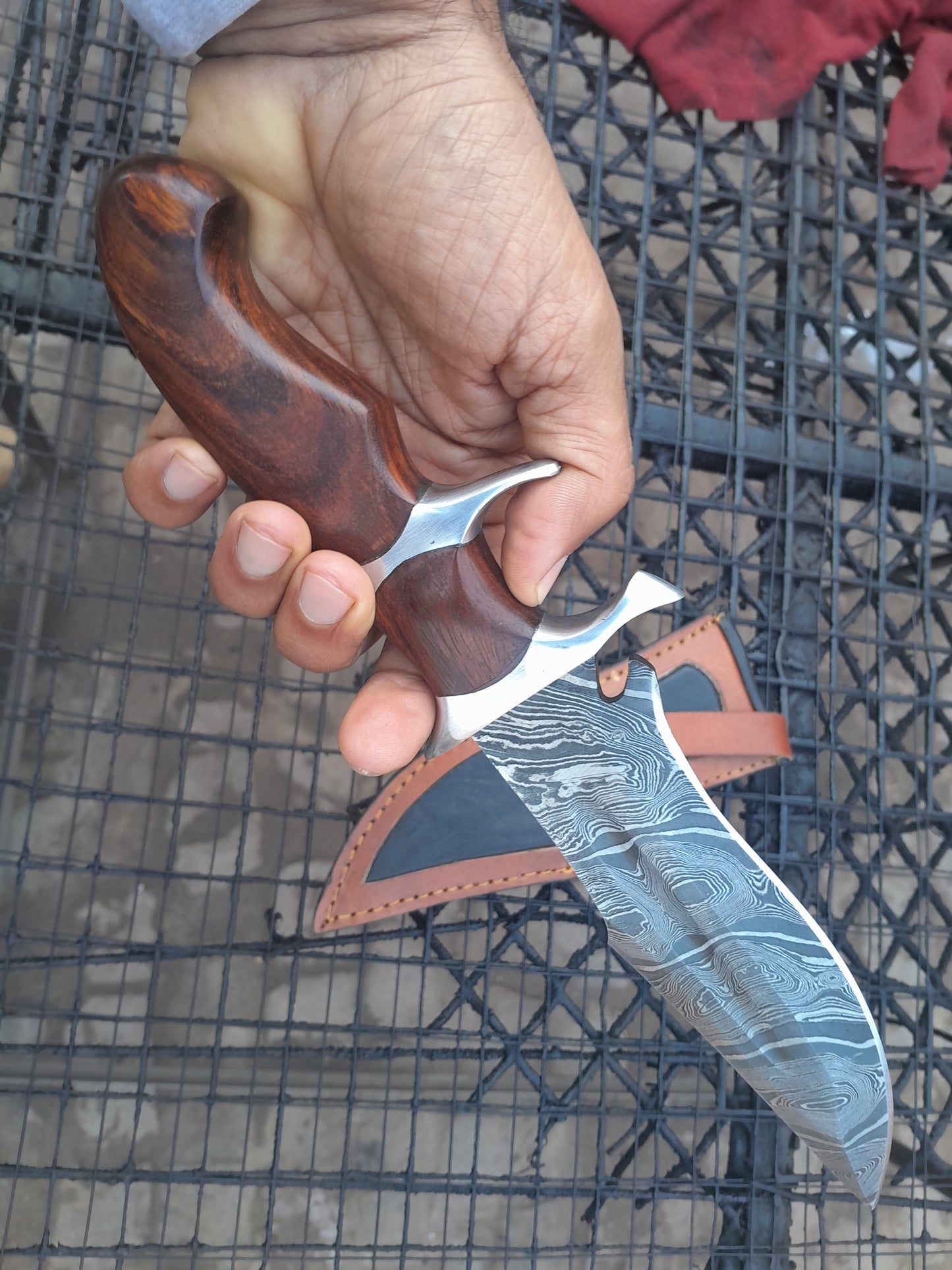 CUSTOM HANDMADE DAMASCUS STEEL BLADE SURVIVAL CAMPING HUNTING KNIFE WOODEN HANDLE WITH LEATHER SHEATH