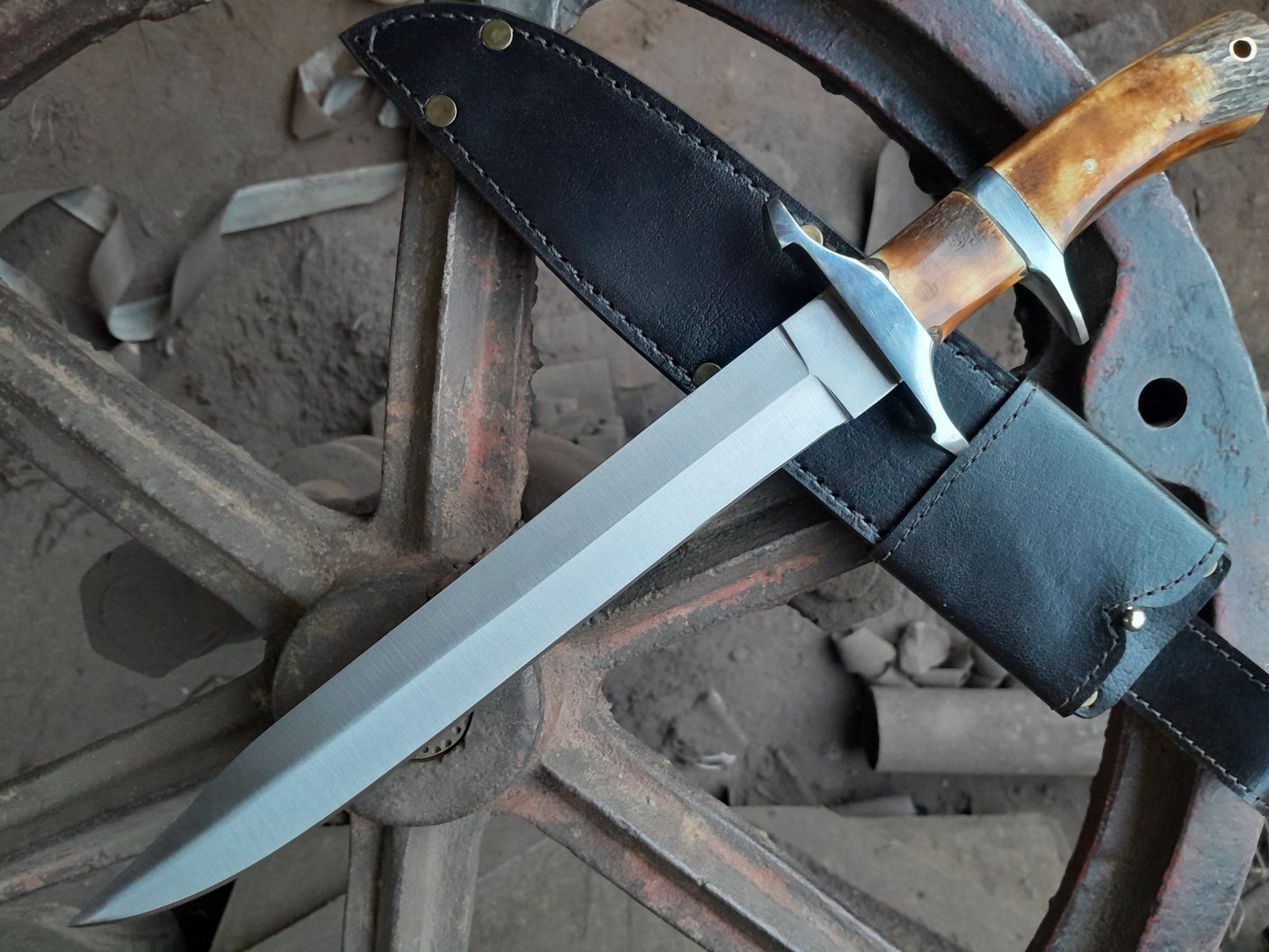 CUSTOM HANDMADE D2 TOOL STEEL BLADE HUNTING SURVIVAL CAMPING BOWIE KNIFE STAG/ANTLER HANDLE WITH LEATHER SHEATH