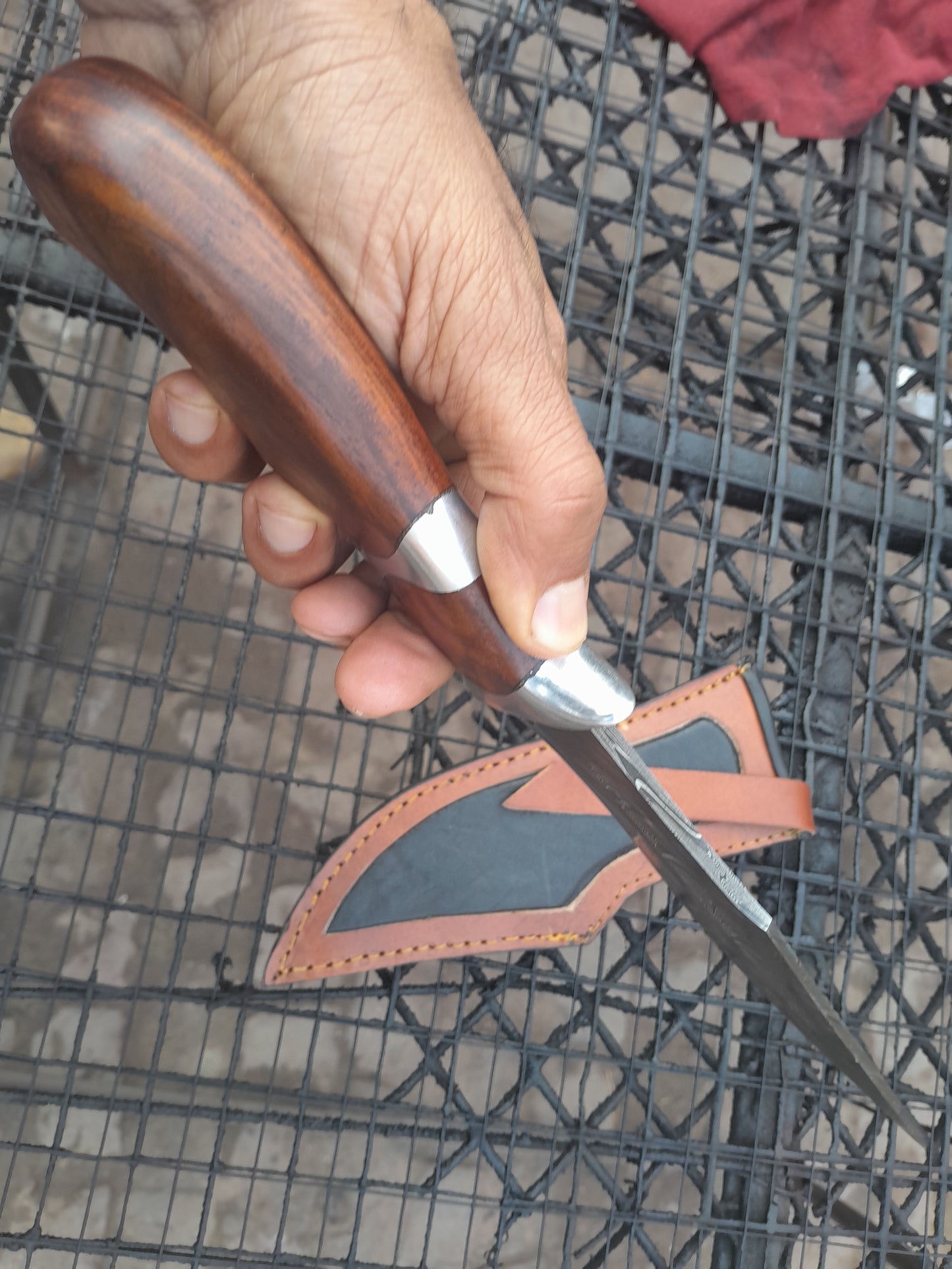 CUSTOM HANDMADE DAMASCUS STEEL BLADE SURVIVAL CAMPING HUNTING KNIFE WOODEN HANDLE WITH LEATHER SHEATH