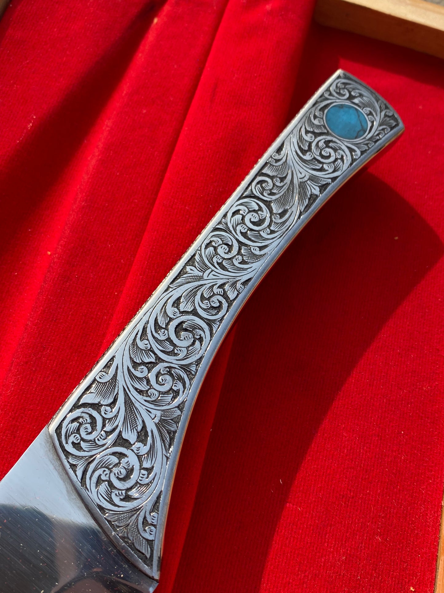 CUSTOM HANDMADE J2 STAINLESS STEEL HUNTING AND COLLECTABLE BOWIE KNIFE WITH STEEL ENGRAVED HANDLE WITH EMBOSSED FEROZA